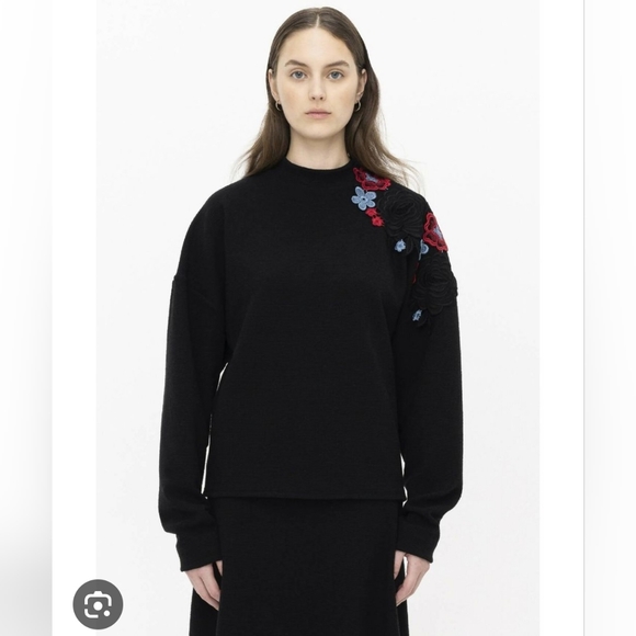 Nadya Toto Sweater in black with Bow Appliqué Details size medium oversized - Picture 9 of 9